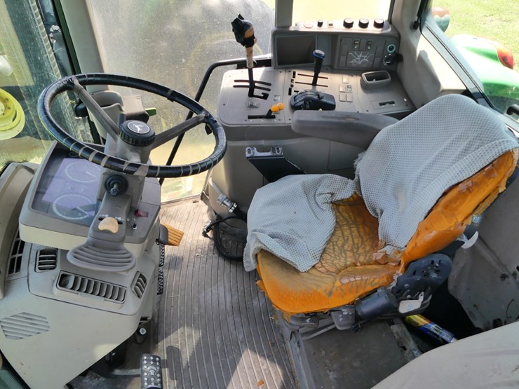 2013-john-deere-6105m-image-13