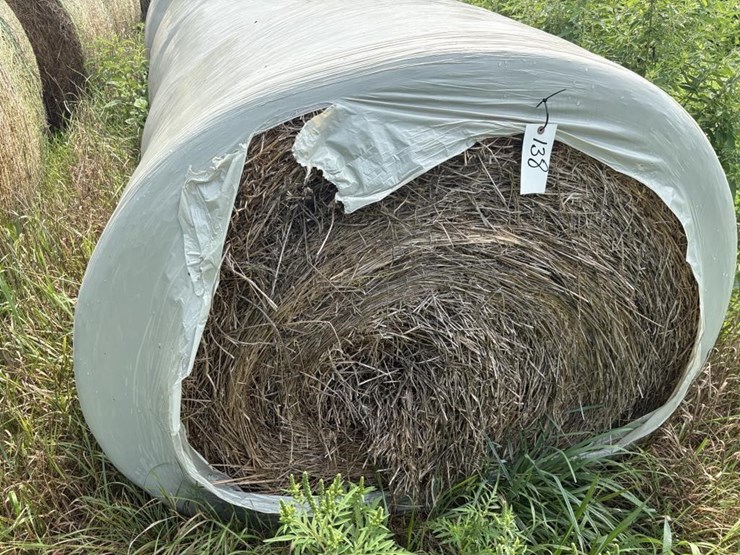 24-line-wrapped-4x5-2nd-crop-alfalfa/grass-mix-image-2
