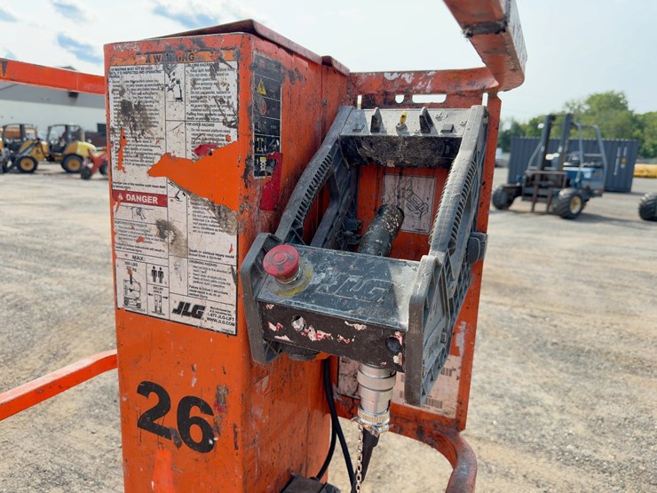 jlg-1230es-image-11
