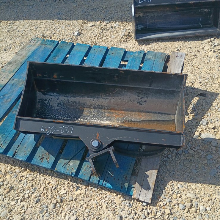 #26117 • Future Hydraulic Tilt Bucket Mini Excavator Attachment