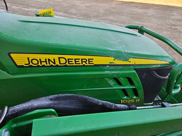 john-deere-1025r-image-22