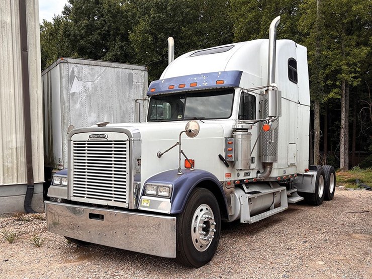 2000-freightliner-fld120-classic-image-1