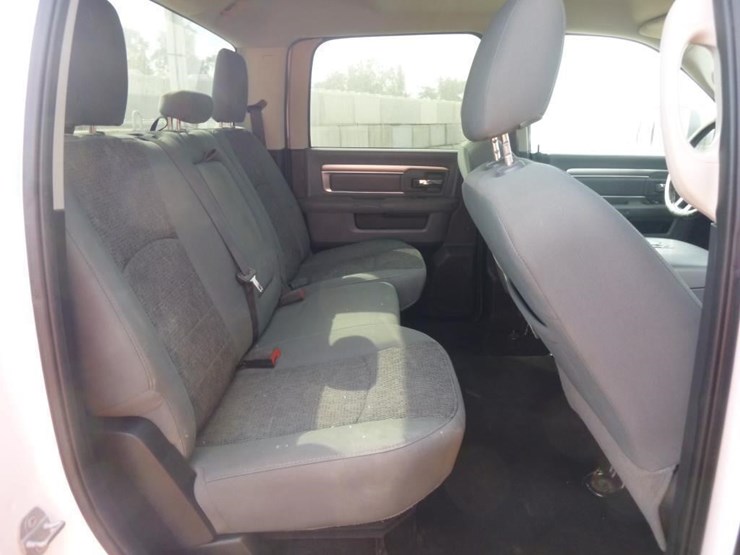 2016-dodge-ram-3500-image-22