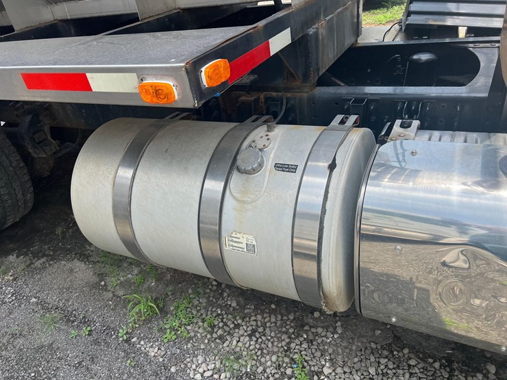 mack-cxu-tender-truck-image-18