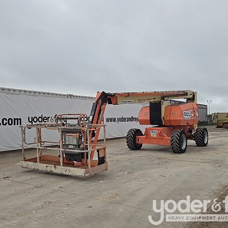 2016 JLG 800AJ