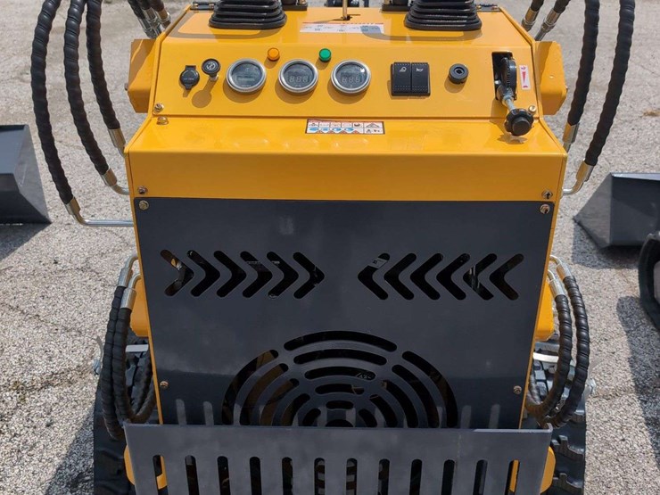 zjg-mini-skid-steer-loader-zj-380-(yellow)---15hp-image-8
