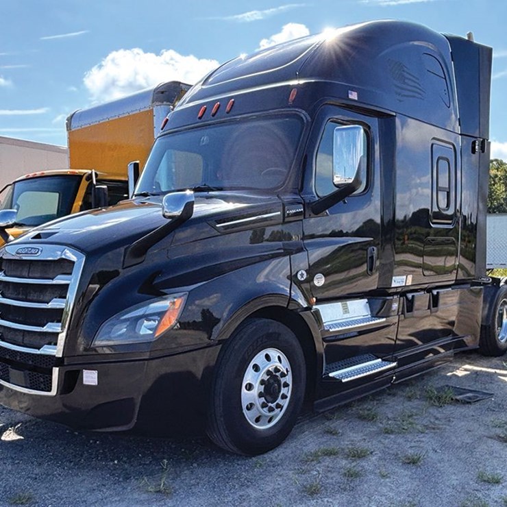 2019 FREIGHTLINER CASCADIA 126