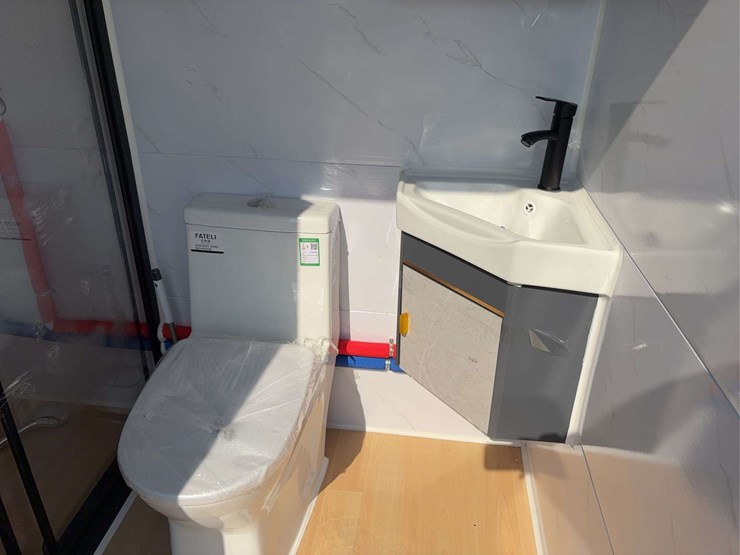 mobile-toilet-with-shower-image-11