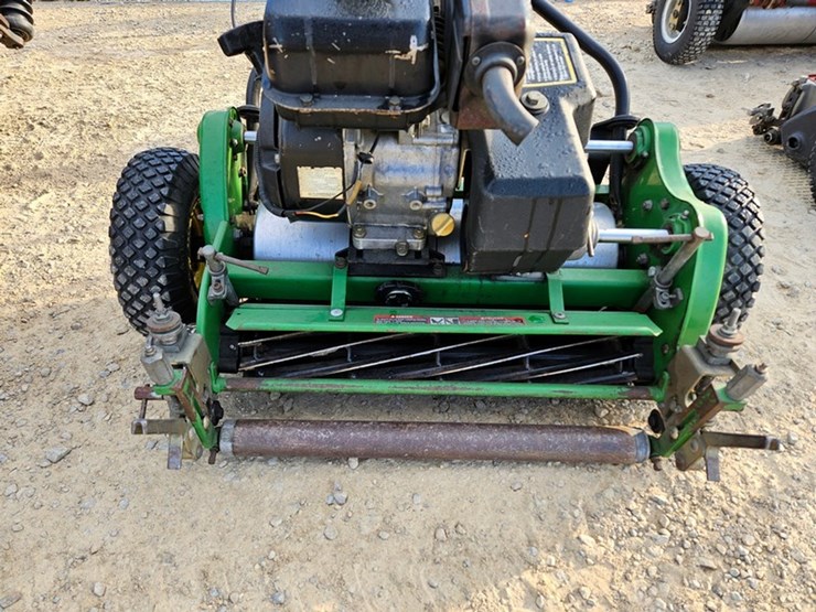 john-deere-220-image-9