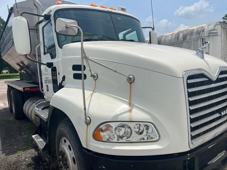 mack-cxu-tender-truck-image-3