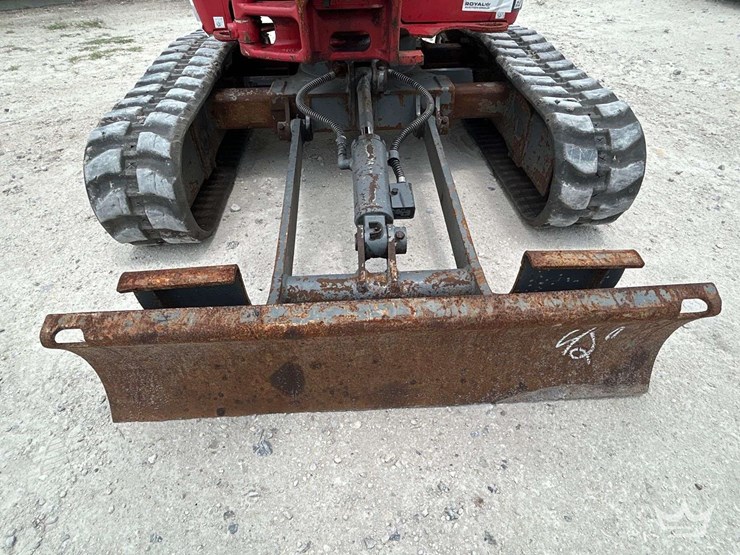 2022-takeuchi-tb225-image-18