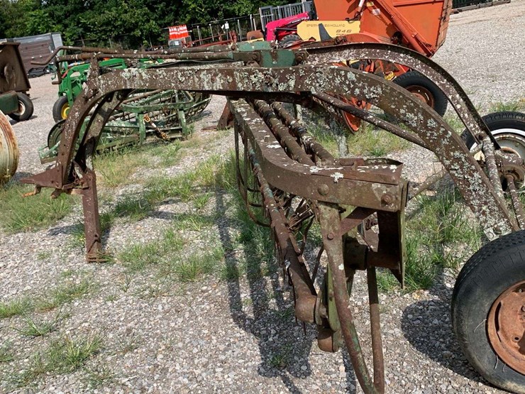 side-delivery-hay-rake-image-11