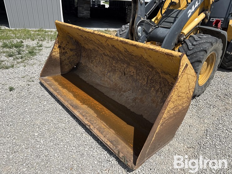 2014-deere-244j-image-12