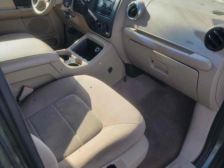 2005-ford-expedition-image-10
