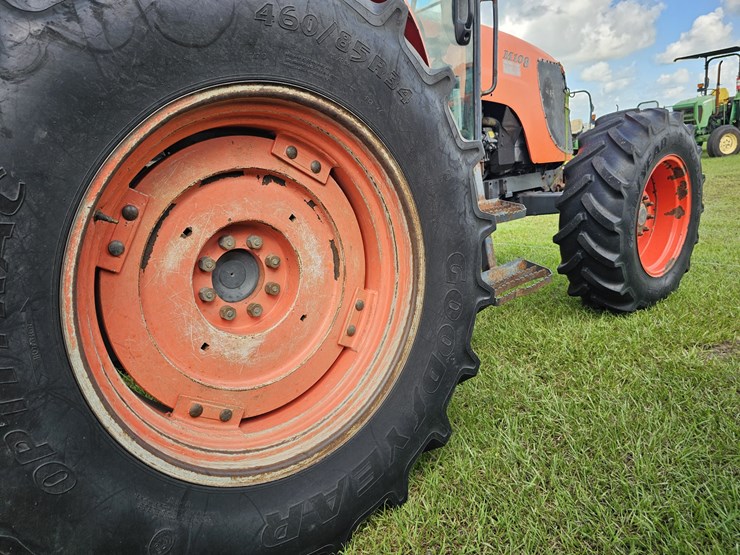 2015-kubota-m108s-image-8