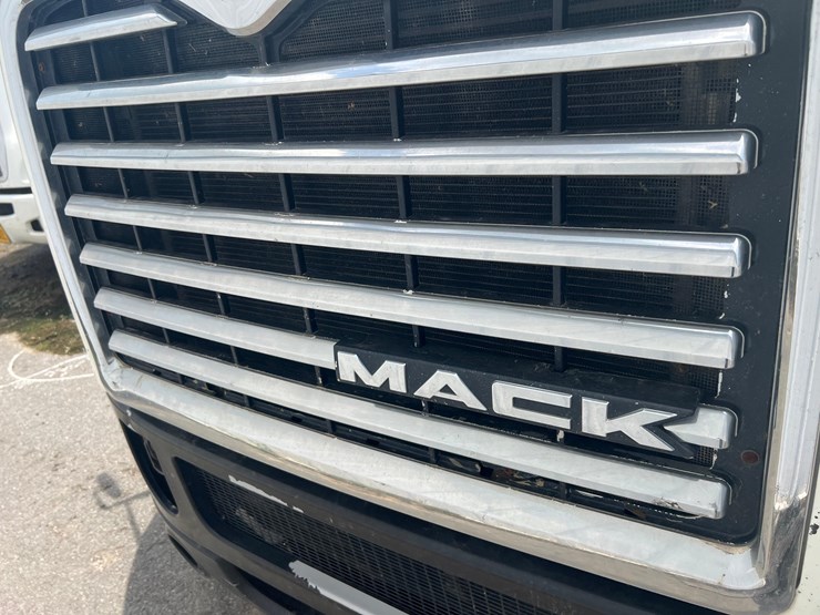 mack-cxu-tender-truck-image-41
