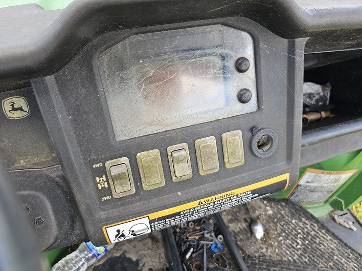 john-deere-825-image-10