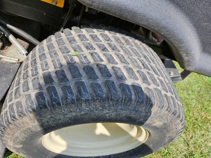 #6889-•-cub-cadet-"-the-tank"-zero-turn-mower-image-28