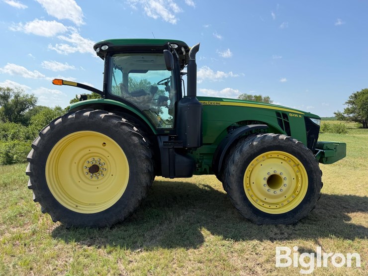 2013-john-deere-8235r-image-4