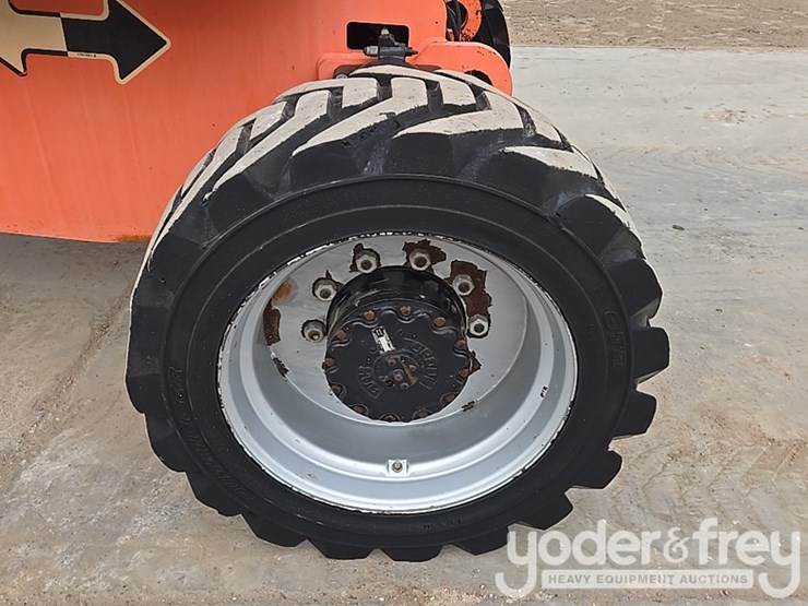 2016-jlg-800aj-image-10