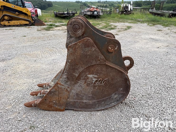 tag-24"-excavator-bucket-image-8