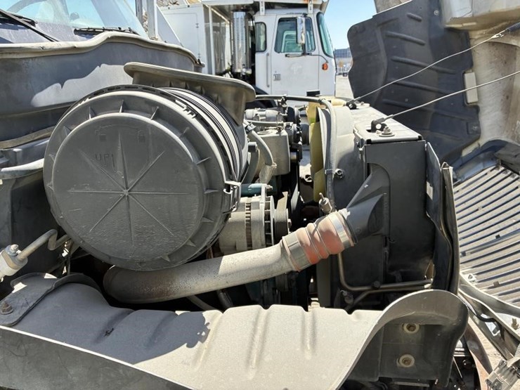 2003-international-durastar-4300-image-10