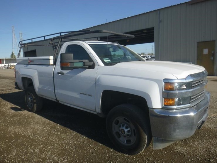 2018-chevrolet-2500-image-2