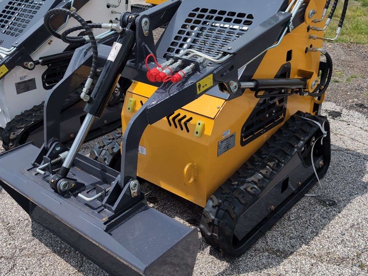 zjg-mini-skid-steer-loader-zj-380-(yellow)---15hp-image-5