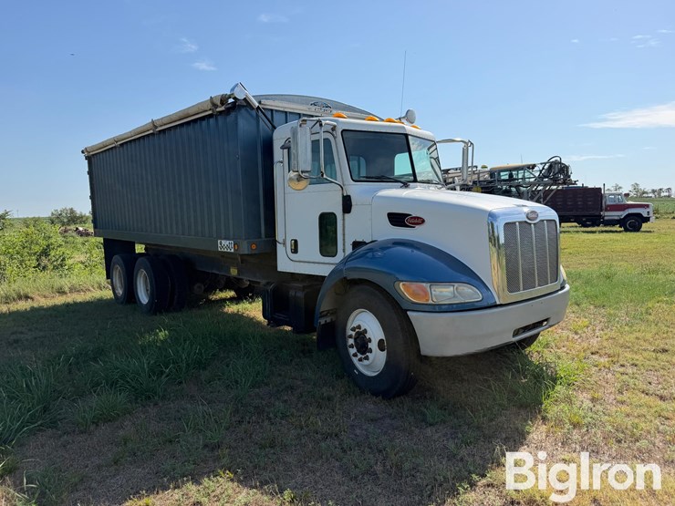 2005-peterbilt-335-image-3