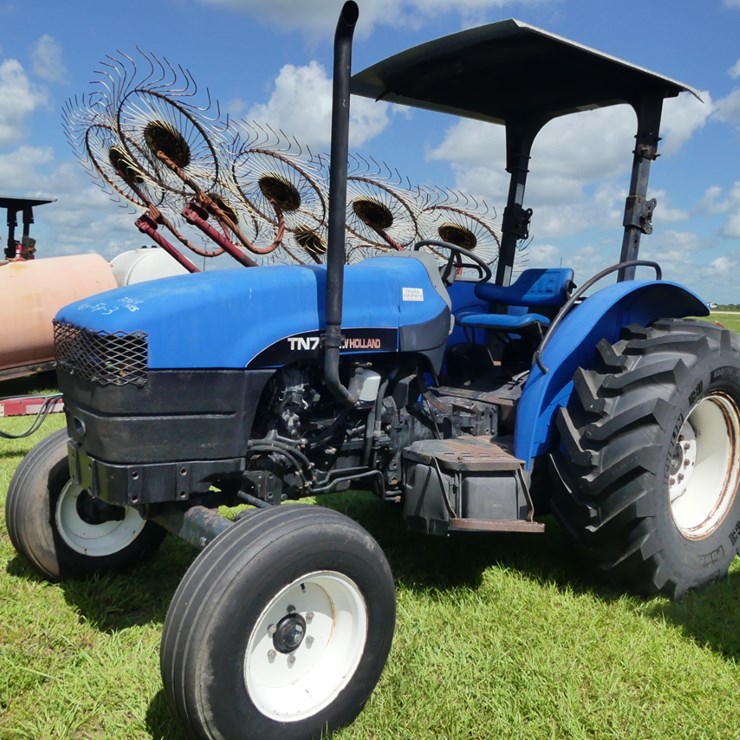 NEW HOLLAND TN75