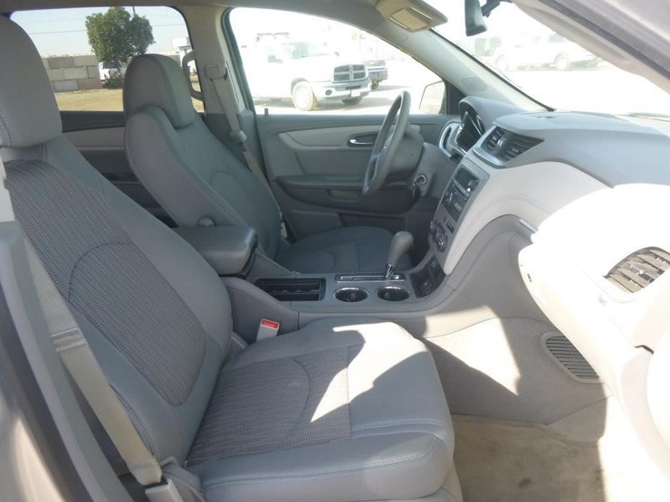 2016-chevrolet-traverse-image-15