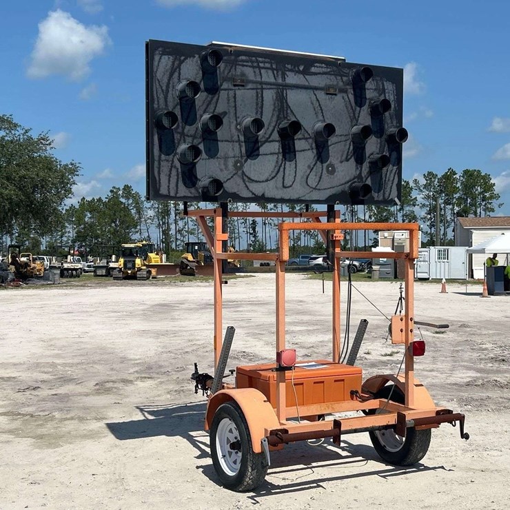 2006 Ver-Mac Solar Towable Arrow Board