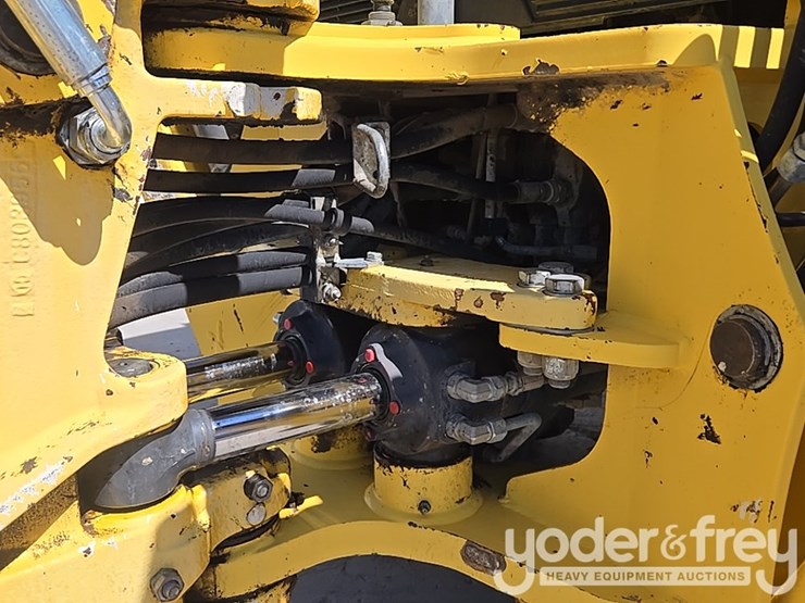 2008-new-holland-b95-image-34