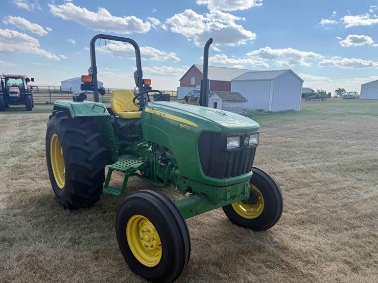 john-deere-5075e-image-2