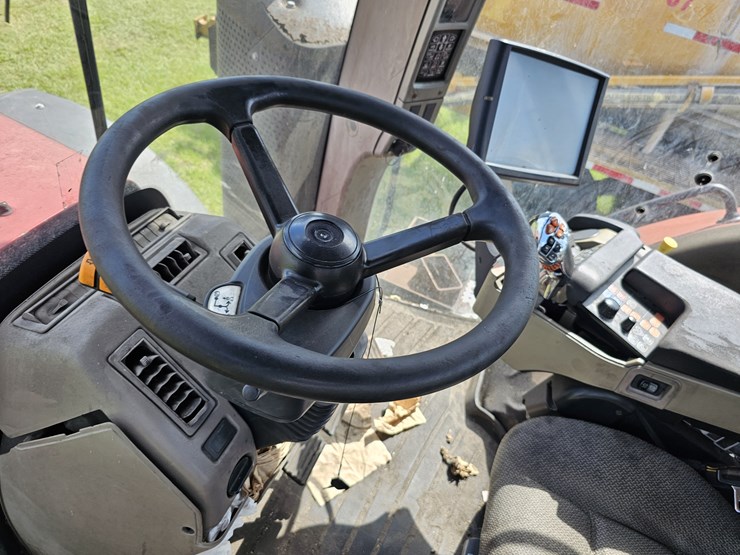 case-ih-220-image-14