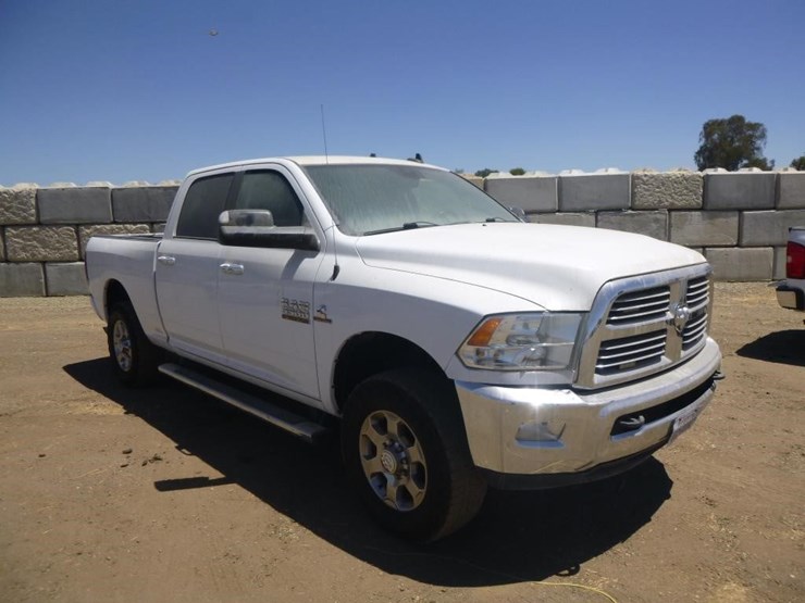 2017-dodge-3500-image-3