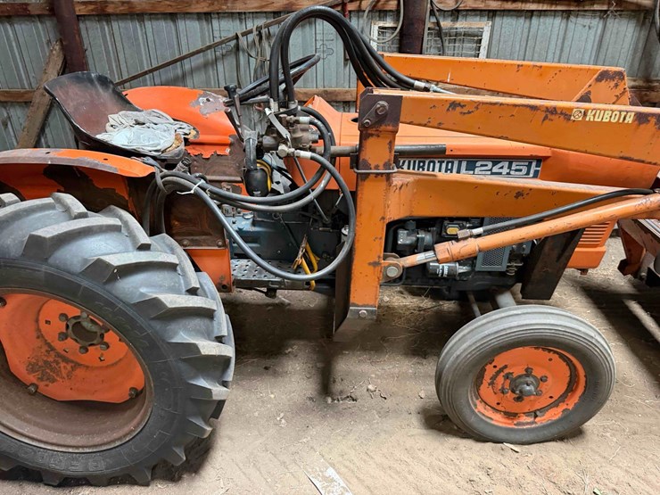 245-kubota-tractor-image-6