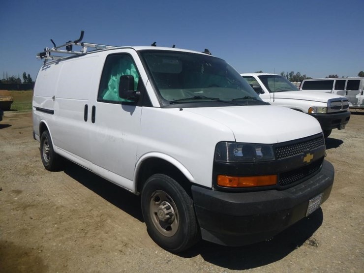 2015-chevrolet-express-2500-image-3
