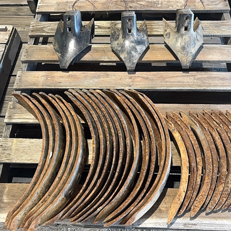 JD Chisel Plow Twisted Shovels