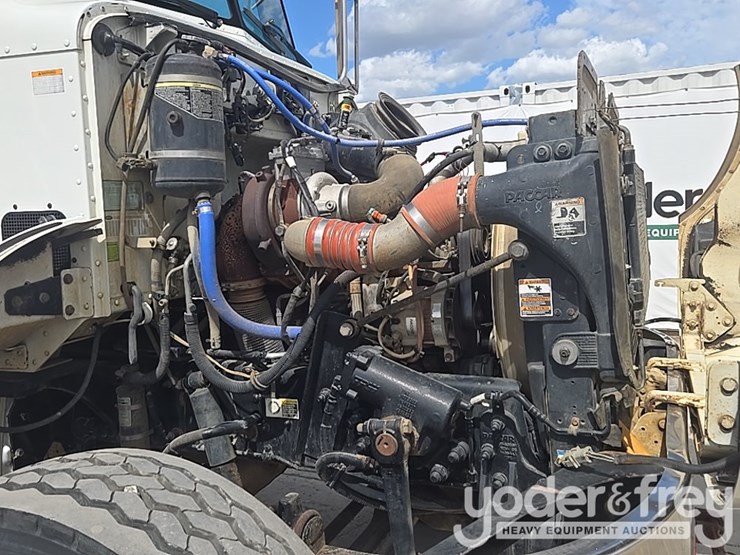 2012-peterbilt-348-image-68