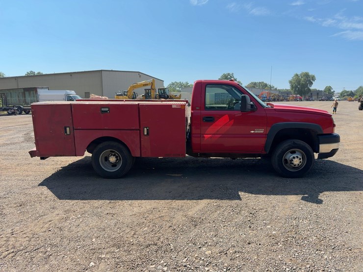 2005-chevrolet-3500-image-6