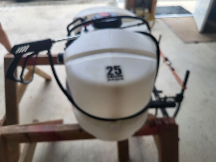fimco-electric-sprayer-w/poly-tank,-spray-wand,-and-nozzles-image-14