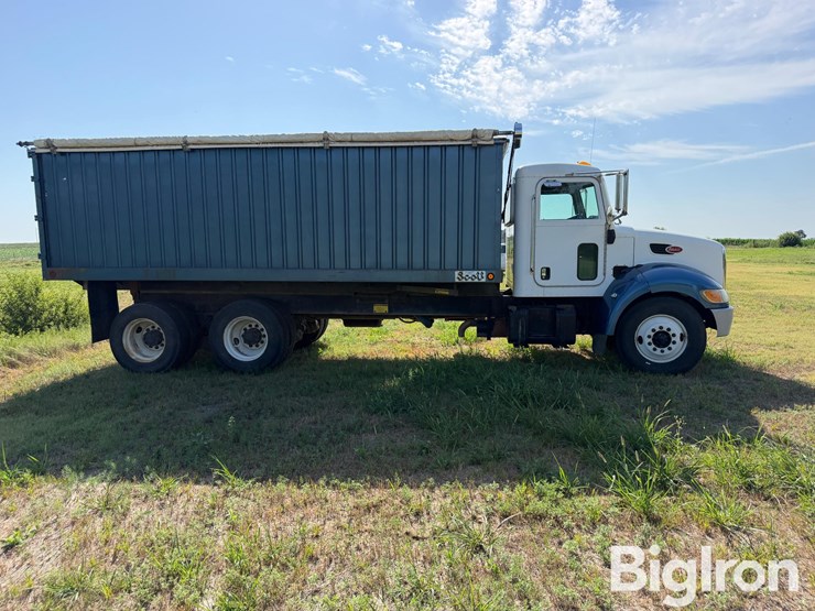2005-peterbilt-335-image-4