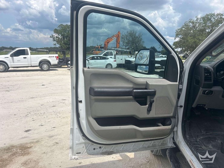 2017-ford-f550-image-11