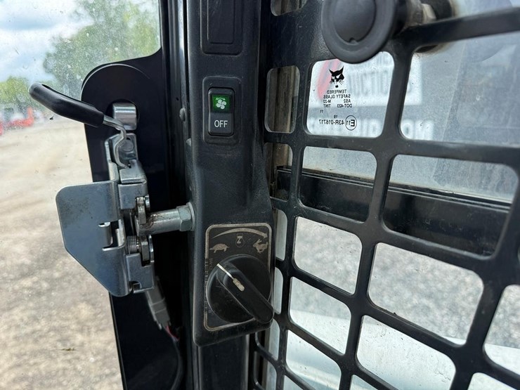 2020-bobcat-t770-image-22