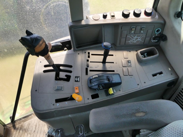 2013-john-deere-6105m-image-14