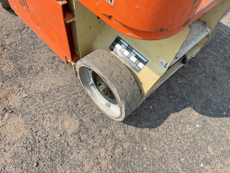 2013-jlg-1230es-image-7
