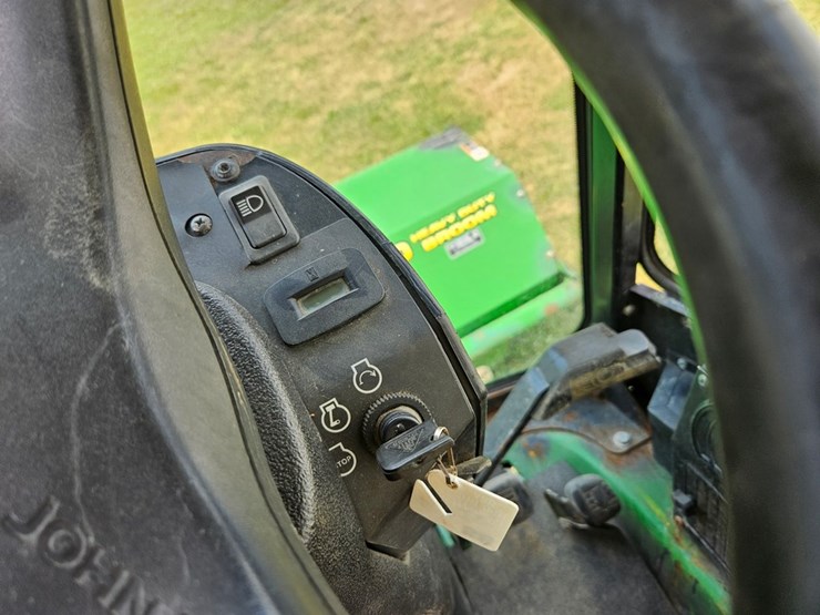 2011-john-deere-1445-image-25