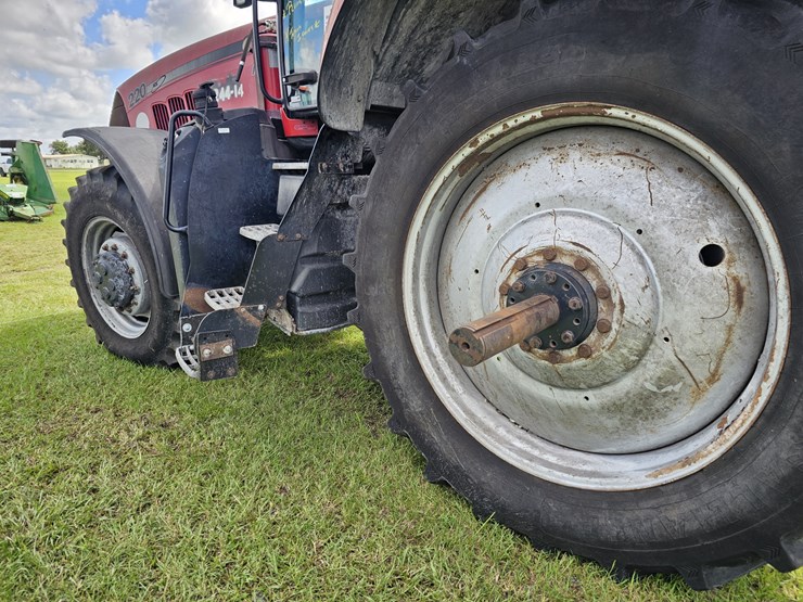 case-ih-220-image-9