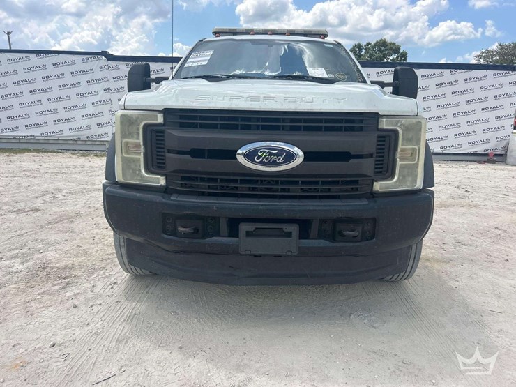 2017-ford-f550-image-28